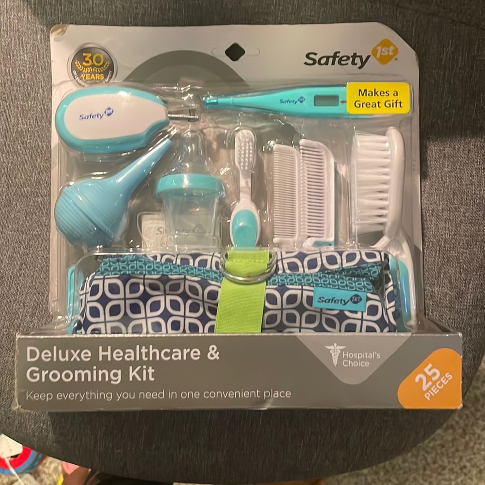 Safety 1st Deluxe Healthcare & Grooming Kit